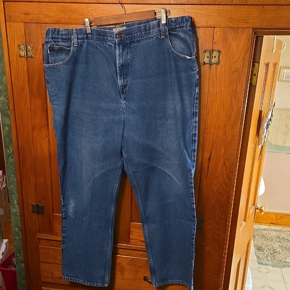 These L.L. Bean Men's Comfort Waist Jeans Size 46x32 100% Cotton - Picture 1 of 10